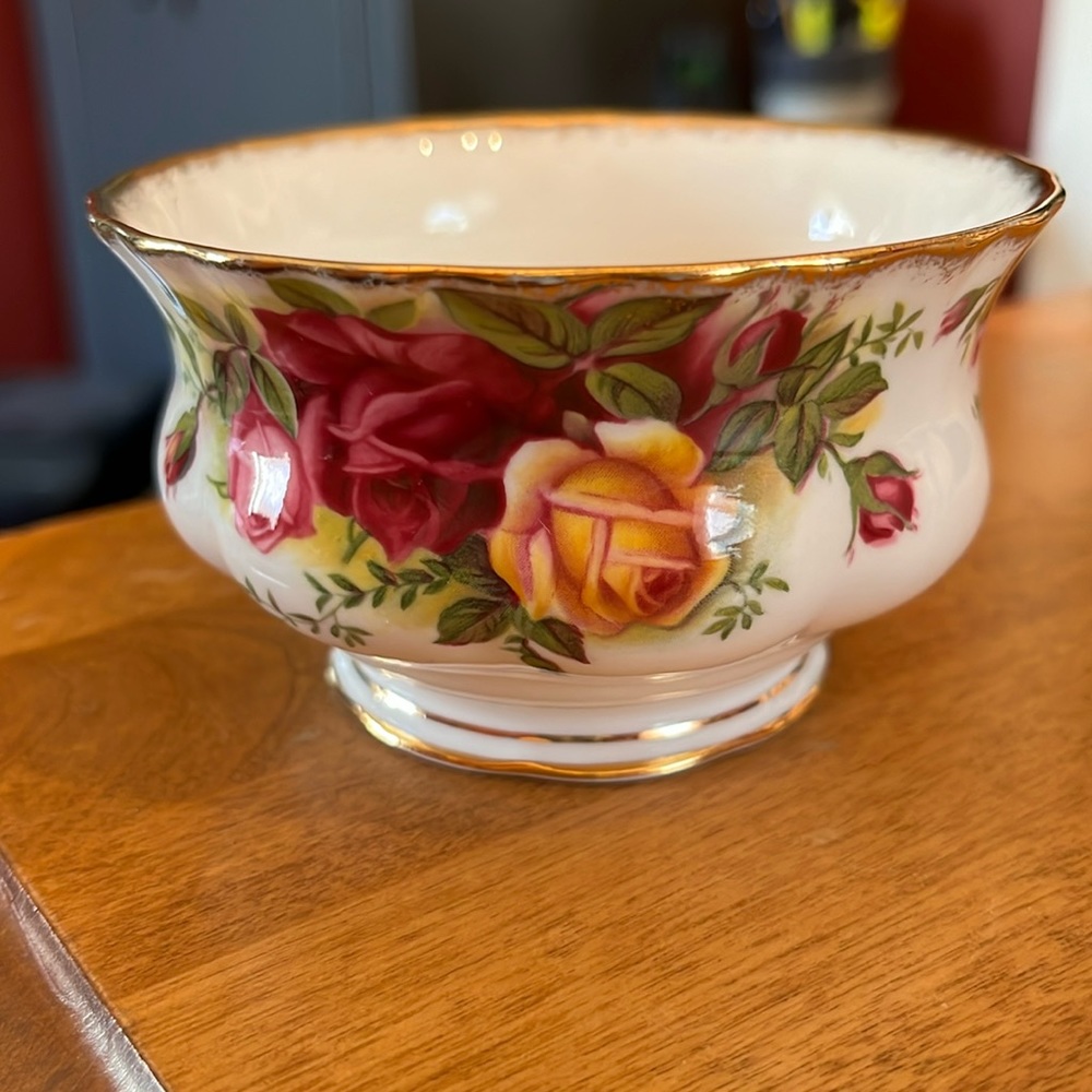 Royal Albert Old Country Roses Sugar Bowl